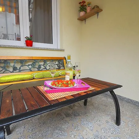 E&e Arena With Free Private Parking Daire Pula